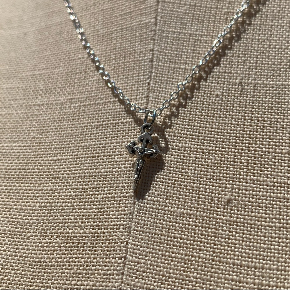 NWT Sterling Silver Plated Chain & Crucifix Alloy Metal Charm Necklace - Picture 15 of 16